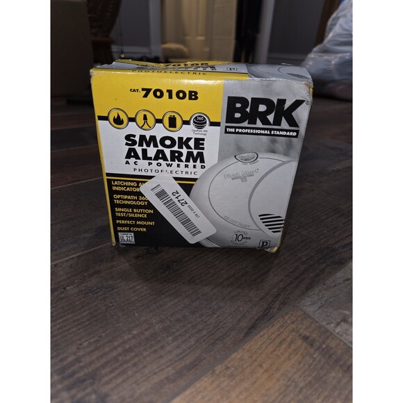 2 First Alert BRK Cat. 7010B AC Powered Hardwired Smoke Alarm Photo Electric B12 - Picture 2 of 10